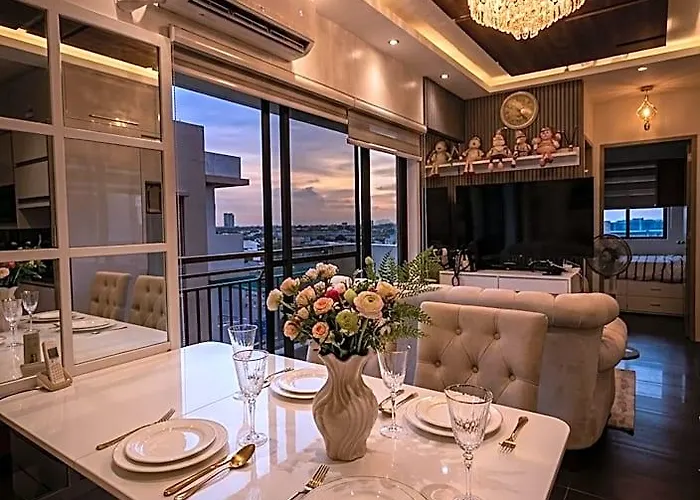 2 Bedroom Type Unit Near Airport Hotel *